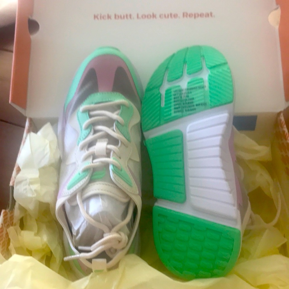 Brand new fabletics running shoes.